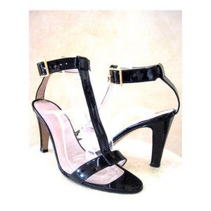 Isaac Mizrahi black patent leather T strap heel